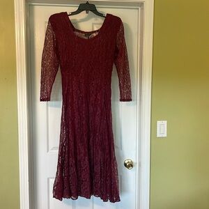 Starina - vintage lacey maroon long sleeve midi dress - size S